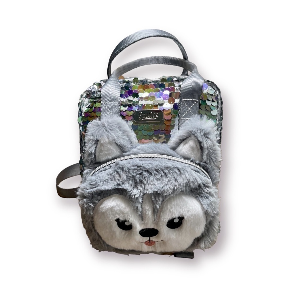 SMALL GIRLS PURSE OR BACKPACK. MADE WITH SEQUINS. ZIPPERED POCKET IN FRONT.